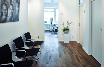 Flur mit Empfangsbereich